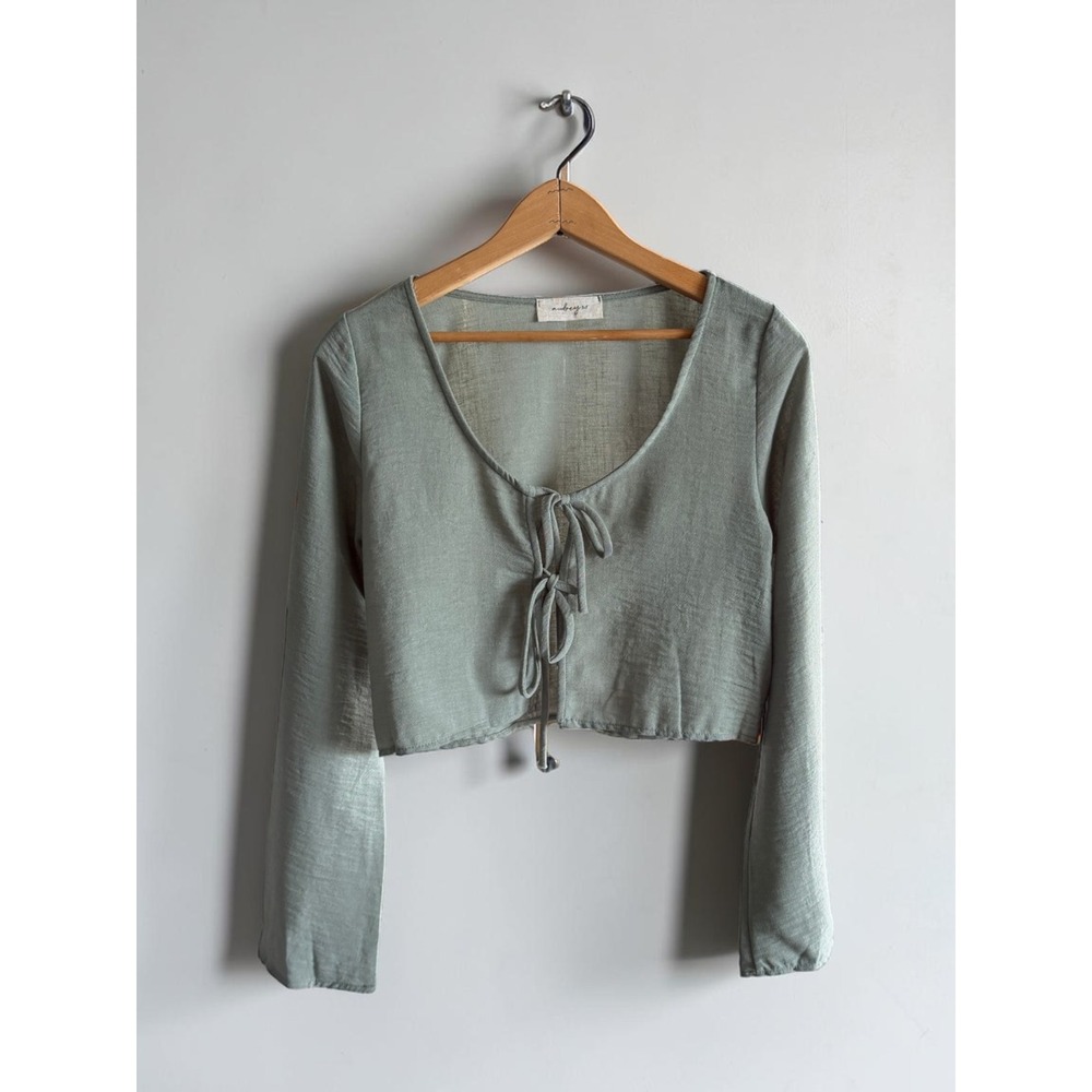 Audrey 3+1 Sage Green Front Tie Crop Top Long Sleeve Textured Blouse Medium NWOT